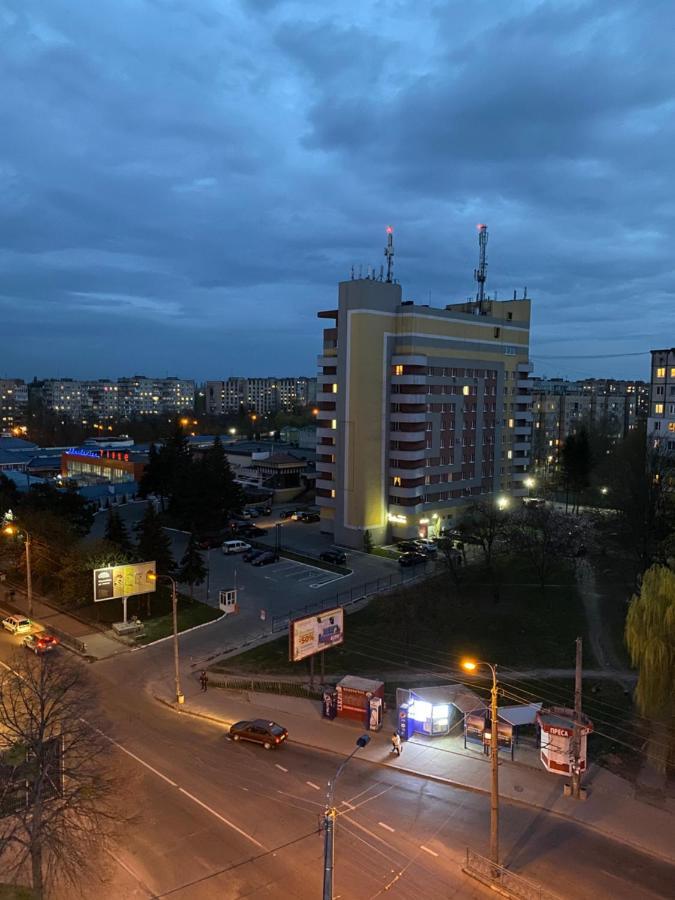 Люкс Апартаменти В Жкарена Rivne Exterior photo